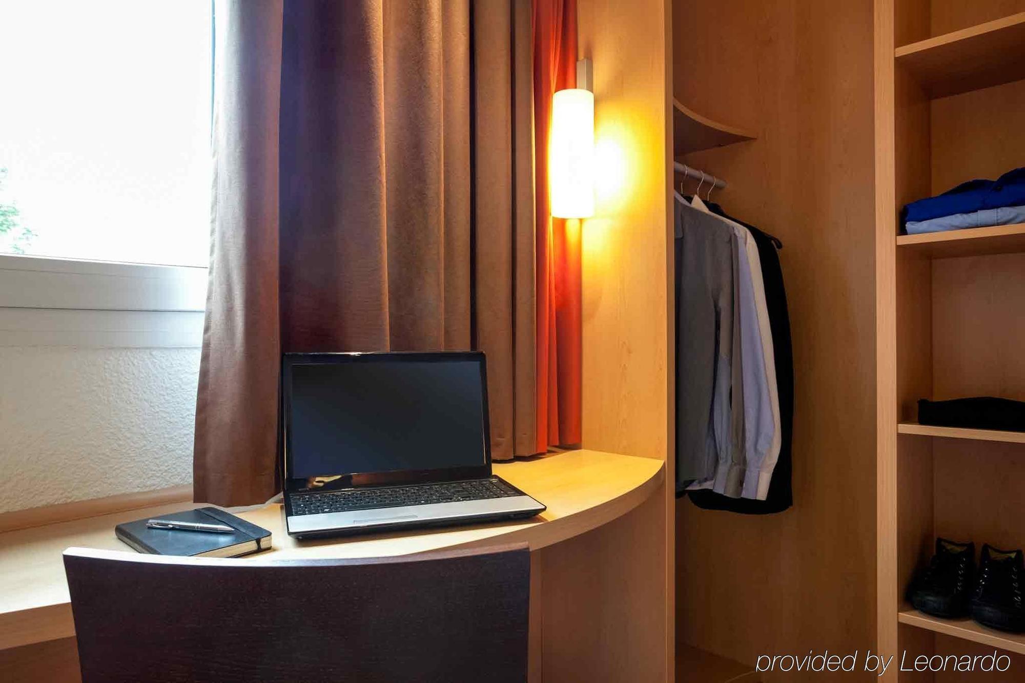 Отель Ibis Biarritz Anglet Aeroport Экстерьер фото