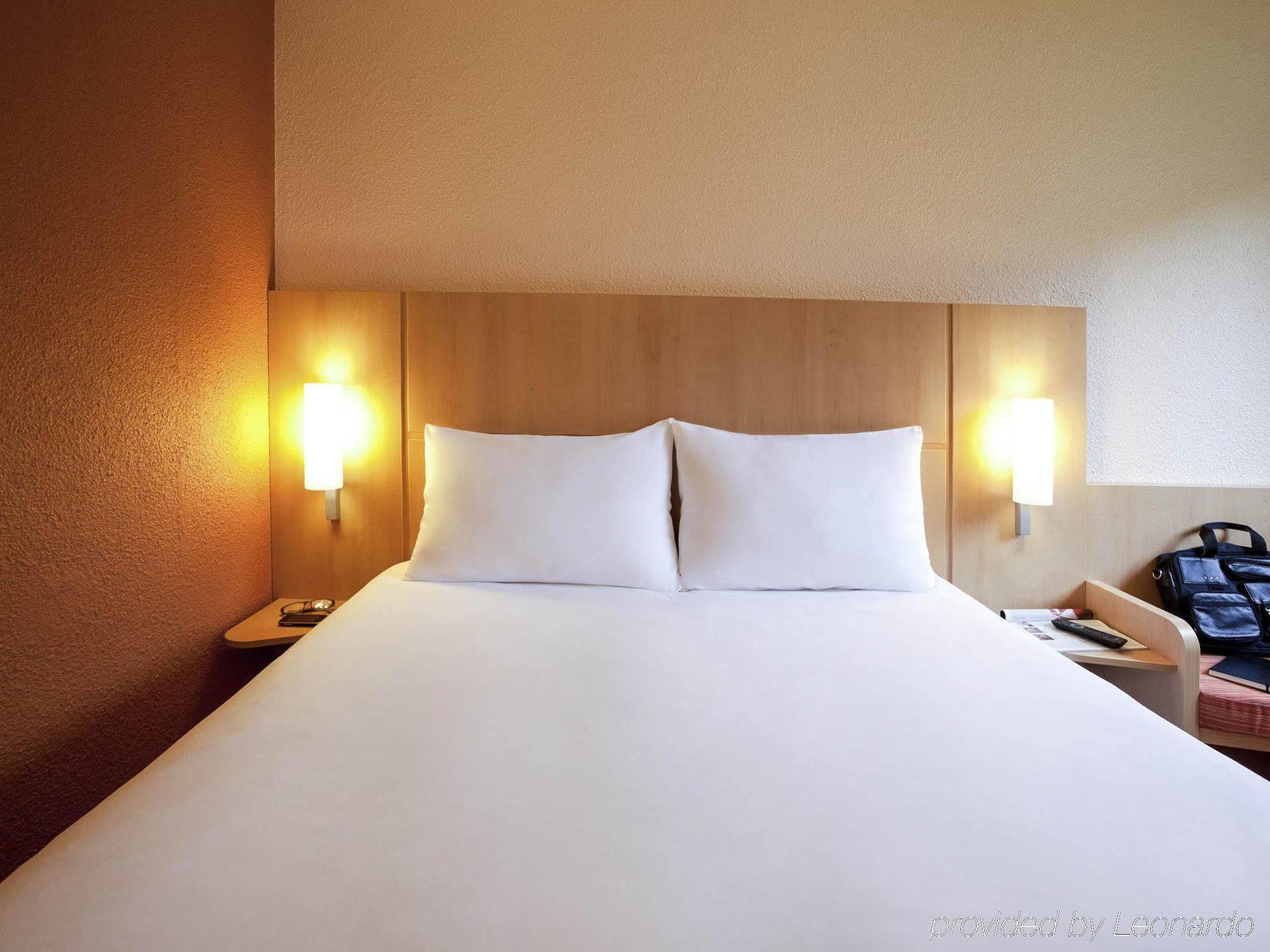 Отель Ibis Biarritz Anglet Aeroport Экстерьер фото