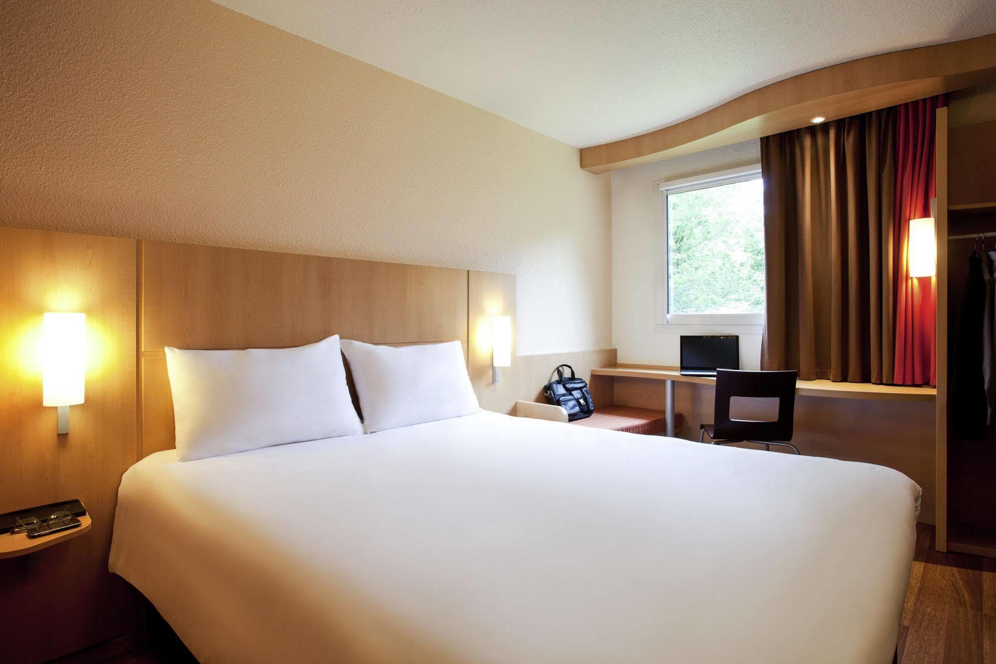 Отель Ibis Biarritz Anglet Aeroport Экстерьер фото