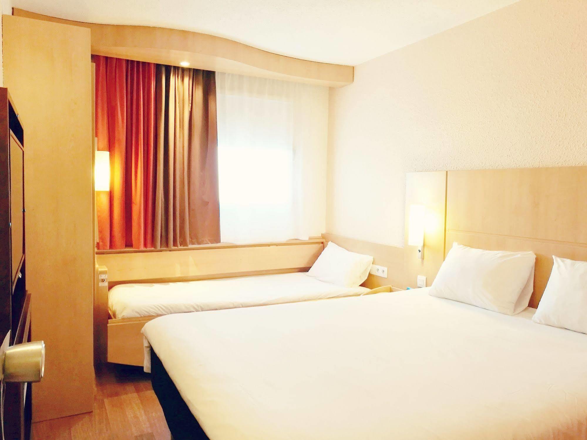 Отель Ibis Biarritz Anglet Aeroport Экстерьер фото